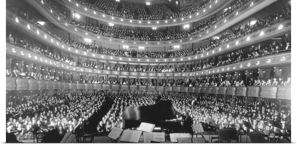 Metropolitan Opera House during a concert by pianist Josef Hoffmann, Nov. 28, 1937.