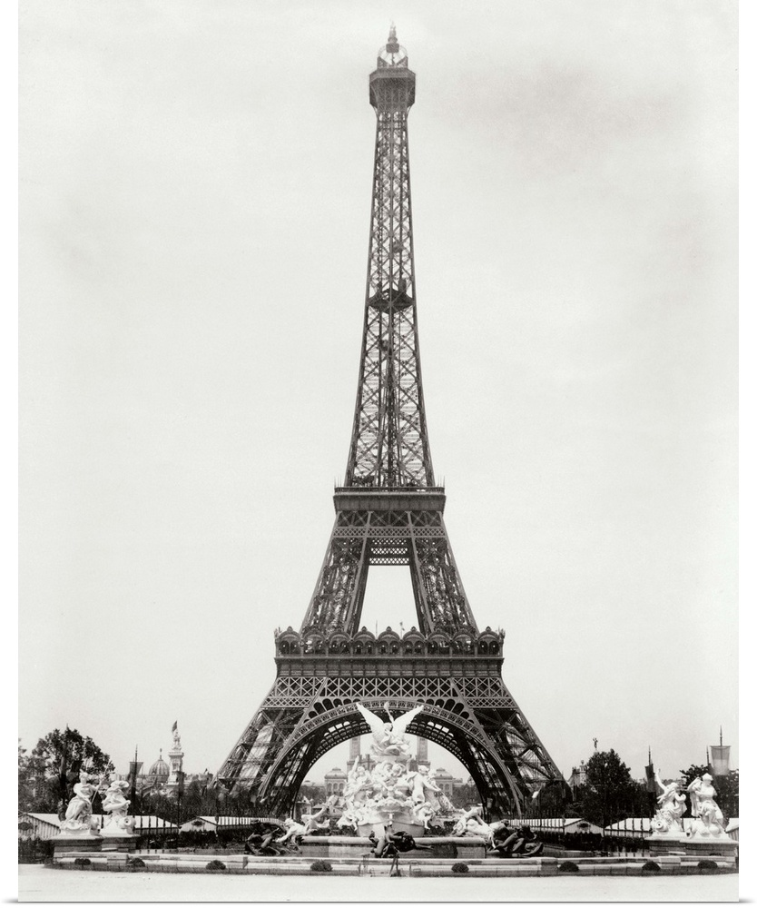 A vintage photograph of the Eiffel Tower in Paris.