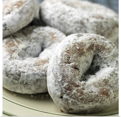 A plate of sugar donuts