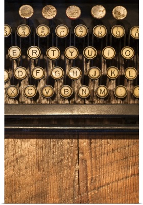 Antique typewriter on wooden surface