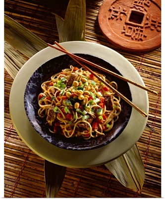 Asian noodles with beef and peanuts