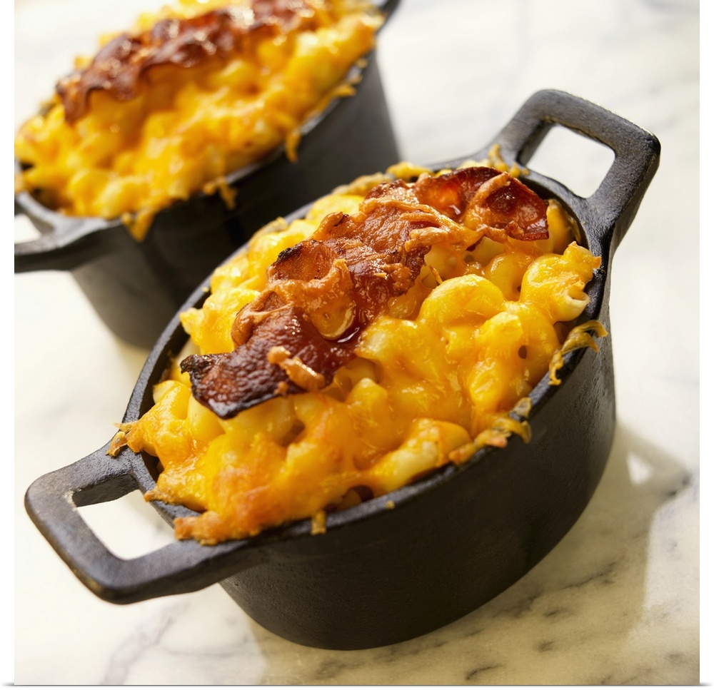 Macaroni and cheese with bacon in casserole, close-up