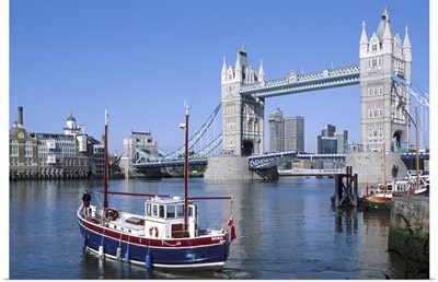 Bridge over River Thames, London, England