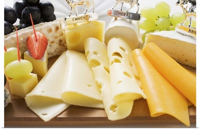 Cheese platter with grapes and crackers
