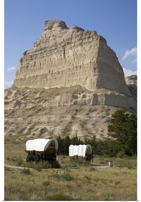Covered wagon at Scotts Bluff National Monument, Nebraska
