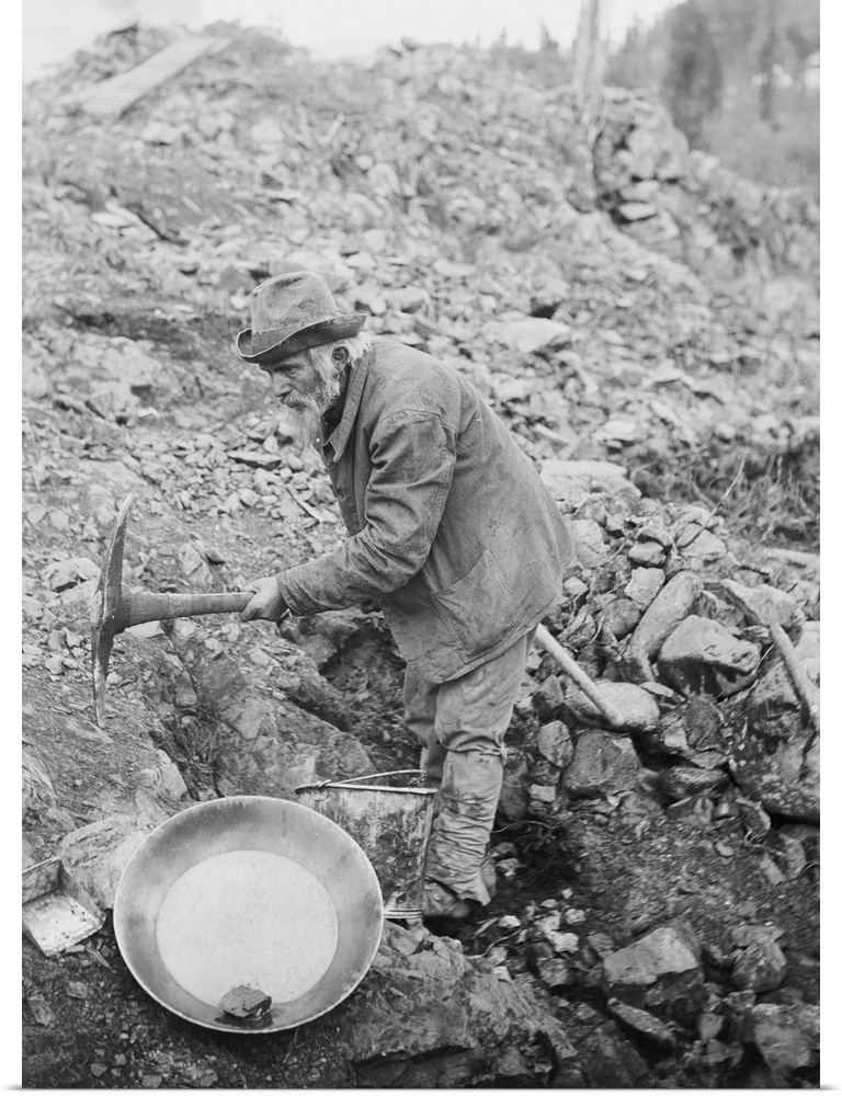 ca. 1900, Atlin, British Columbia, Canada --- Elderly Miner Named "Daddy" --- Image by .. Photo Collection Alexander Allan...
