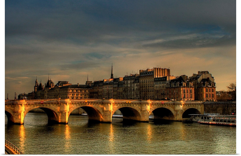 France, Languedoc, Beziers, Cathedrale St-Nazaire, view of Pont Vieux from Pont Neuf