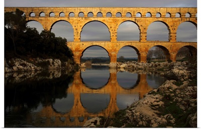 France, Languedoc Roussillon, Pont du Gard over river Gardon.