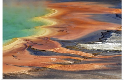 Grand Prismatic Spring, in Yellowstone's Midway Geyser Basin.
