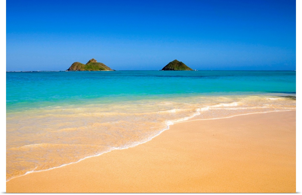 Hawaii, Oahu, Lanikai Beach, Mokulua Islands, scenic landscape on a bright day