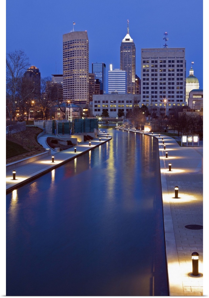 USA, Indiana, Indianapolis, Skyline with river