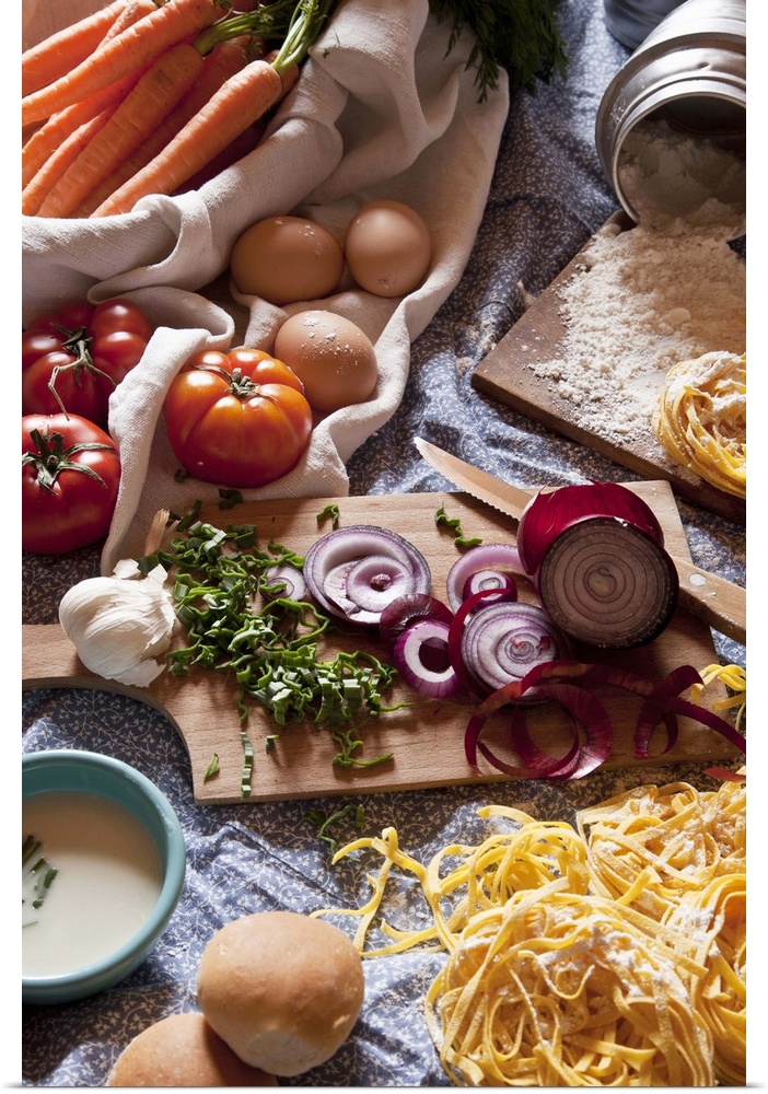 Ingredients for Italian pasta and tomato sauce