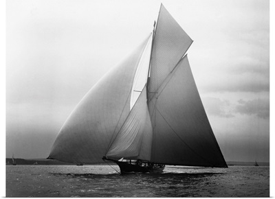 Iverna Yacht At Full Sail