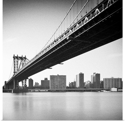 Manhattan Bridge and skyline, New York, US.