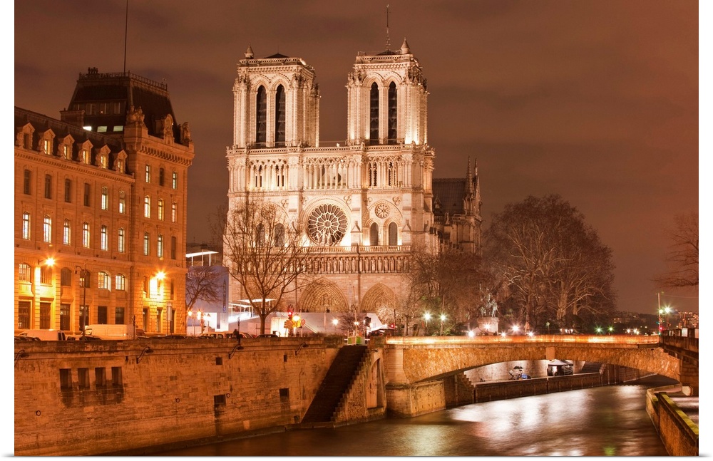 Notre Dame de Paris cathedral at night.