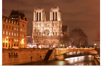 Notre Dame de Paris cathedral at night.