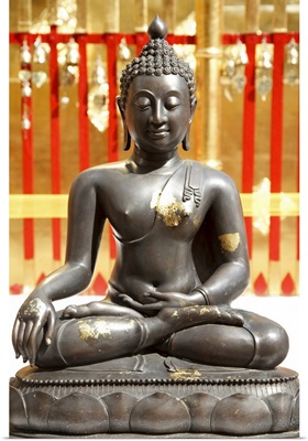 seated buddha figure at doi suteph temple