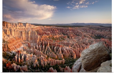 Sunrise at amphitheater in Bryce Canyon National Park.