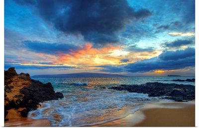 Sunset over Secret Beach at Makena on Maui