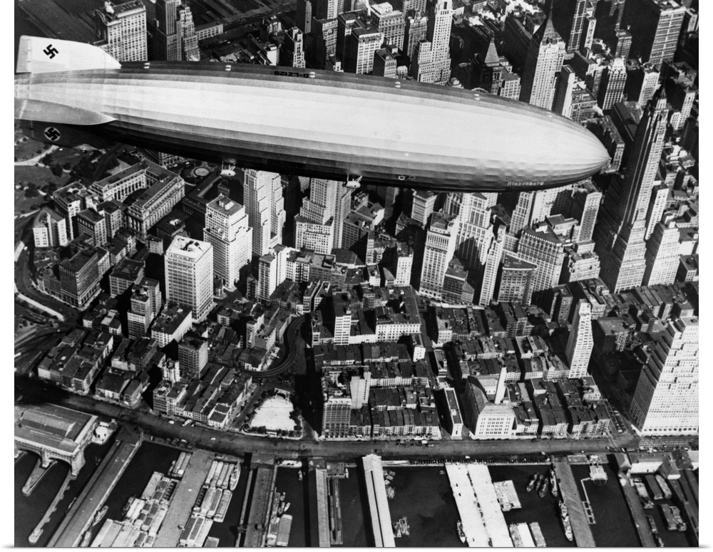 The German airship, the Hindenburg, above Manhattan, New York in 1936, on its way to its berth at Lakehurst , New Jersey, ...