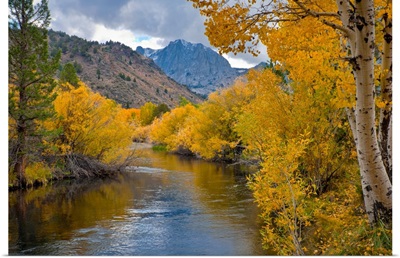 USA, California, River through Eastern Sierra Nevada Mountains