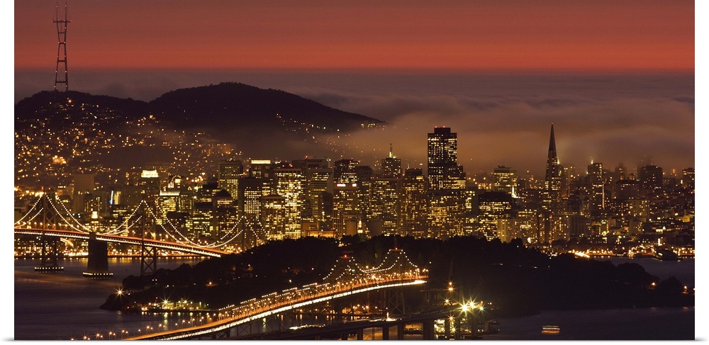 USA, California, San Francisco, cityscape with summer fog, dusk