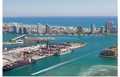 USA, Florida, Miami, Cityscape with coastline