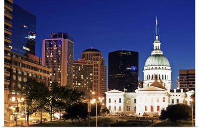 USA, Missouri, St Louis,  Old courthouse illuminated at night