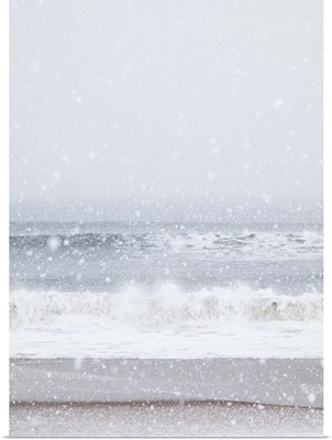 USA, New York State, Rockaway Beach, snow storm on beach