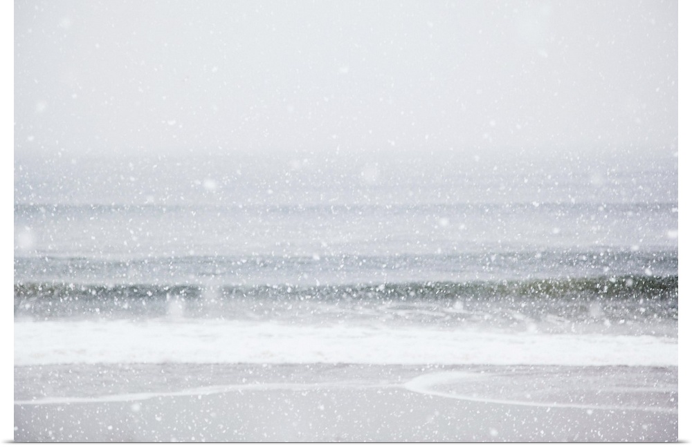 USA, New York State, Rockaway Beach, snow storm on beach