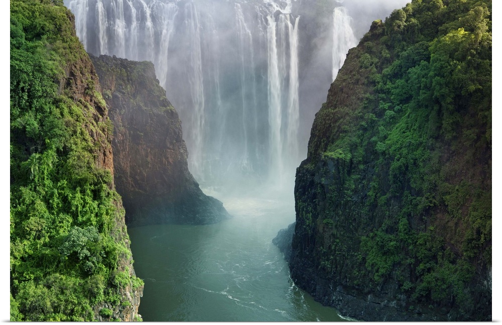 Zimbabwe side of Victoria Falls, (Mosi-oa-Tunya). Victoria Falls is a waterfall of 355ft (109m) on the Zambezi River on th...