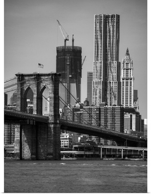 View of One World Trade Center and brooklyn bridge in New York city skyline.