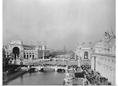 Visitors Strolling At Chicago Exposition