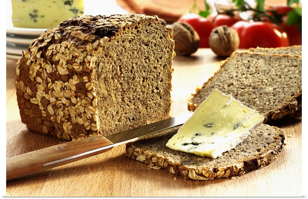 Walnut bread with oats and blue cheese