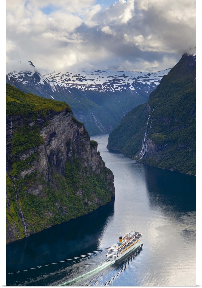 A Cruize Ship navigates through a bend in the dramatic Geiranger Fjord, Geiranger, More og Romsdal, Norway
