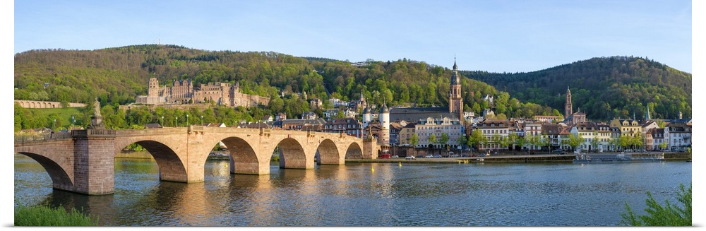 Germany, Baden-Wurttemberg, Heidelberg. Alte Brucke (old bridge) and Schloss Heidelberg castle on the Neckar River.
