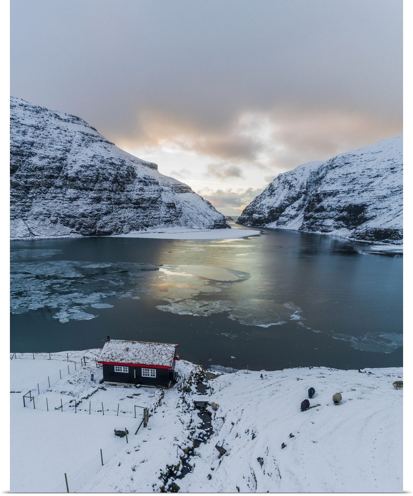 An isolated cottage in front of the lagoon in Saksun, Streymoy, Faroe Islands