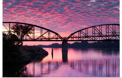Arkansas, Little Rock, Clinton Presidential Park Bridge and Arkansas River