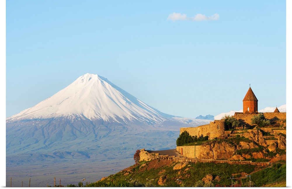 Eurasia, Caucasus region, Armenia, Khor Virap monastery, Lesser Ararat near Mount Ararat in Turkey.