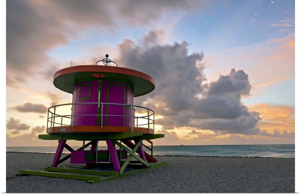 Art Deco style Lifeguard hut on South Beach, Ocean Drive, Miami Beach, Miami, Florida, USA.