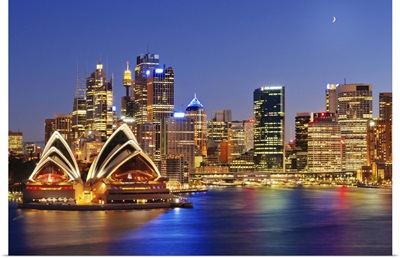 Australia, New South Wales, Sydney, Sydney Opera House, City Skyline at dusk