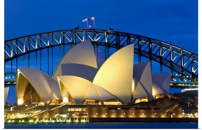 Australia, Sydney, Opera House at dusk