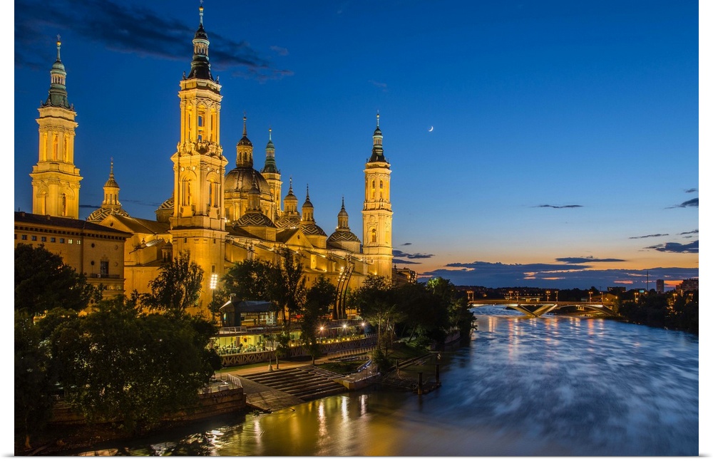 Basilica de Nuestra Senora del Pilar church and Ebro river at dusk, Zaragoza, Aragon, Spain