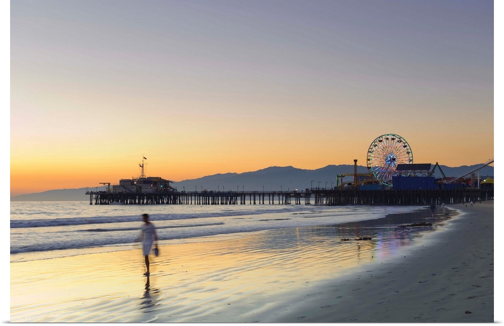 USA, California, Los Angeles, Santa Monica Beach, Pier and Ferris Wheel