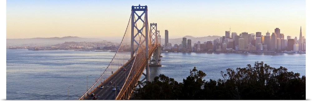 USA, California, San Francisco, City skyline and Bay Bridge from Treasure Island