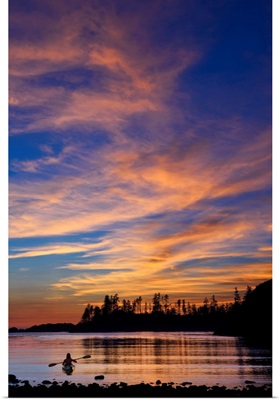 Canada, British Columbia Vancouver Island, Ucluelet, West Coast, kayak at sunset