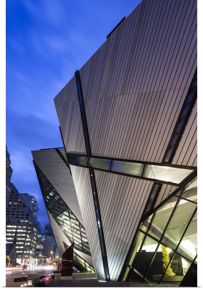 Canada, Ontario, Toronto, Royal Ontario Museum, The Crystal, Daniel Liebeskind, architect, dawn