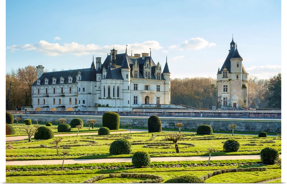 Chateau de Chenonceau castle seen from the formal gardens, Chenonceaux, Indre-et-Loire, Centre, France.