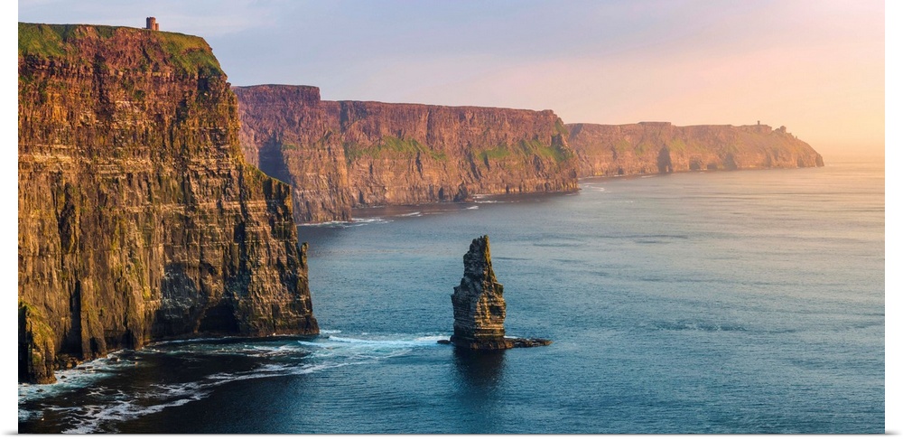 Cliffs of Moher, County Clare, Munster province, Republic of Ireland, Europe. Panoramic view of the cliffs towards the O'B...