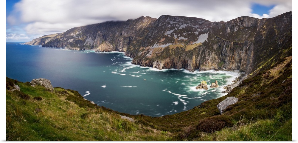 Clouds rushing over Slieve League, Ulster, Donegal, Ireland, Northern Europe.